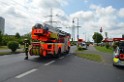 Schwerer Bus Unfall Koeln Porz Gremberghoven Neuenhofstr P001
